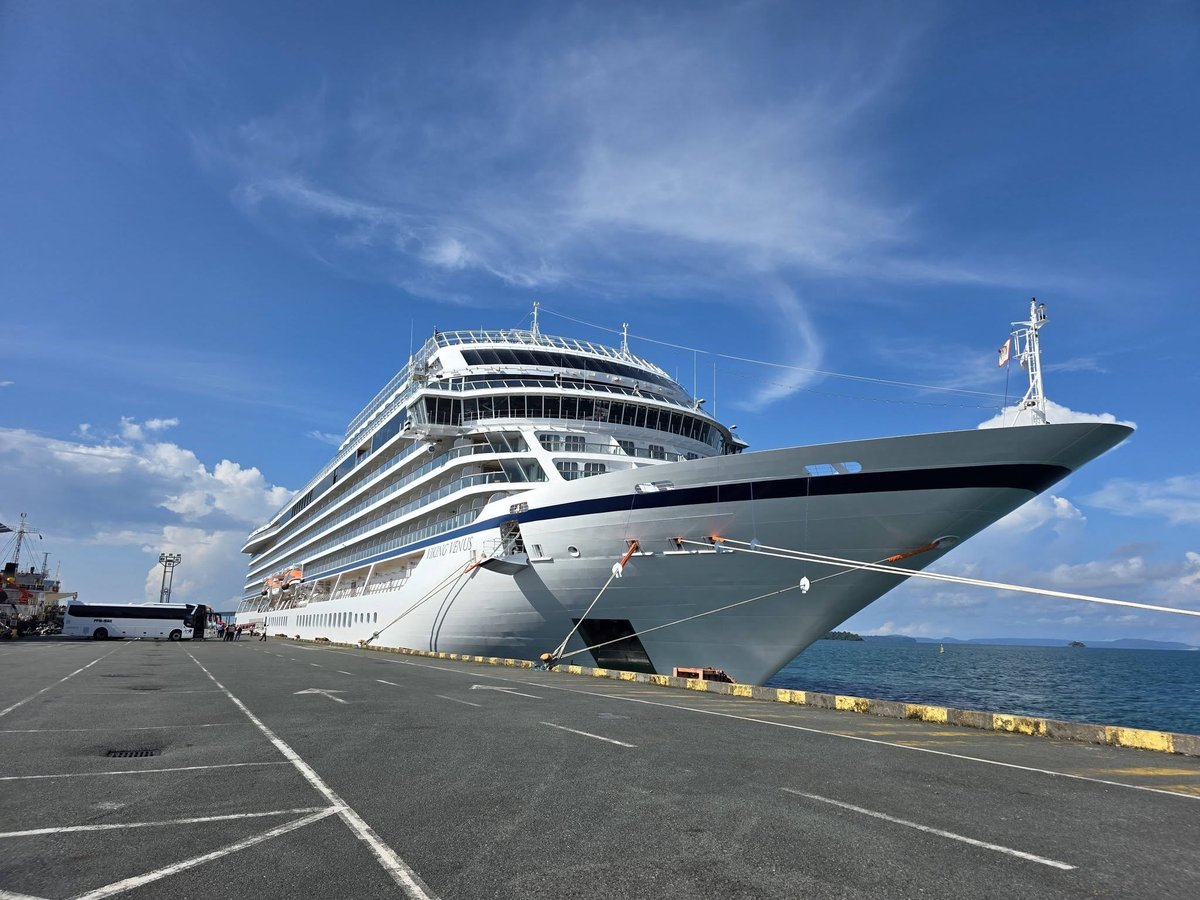 挪威籍邮轮VIKING VENUS抵西港 载客近800人
