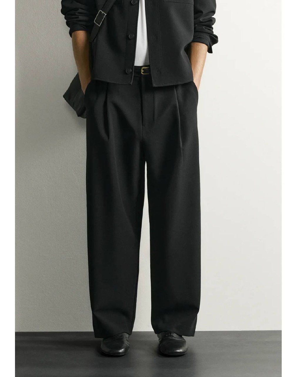 RELAXED FIT PLEATED TROUSERS 宽