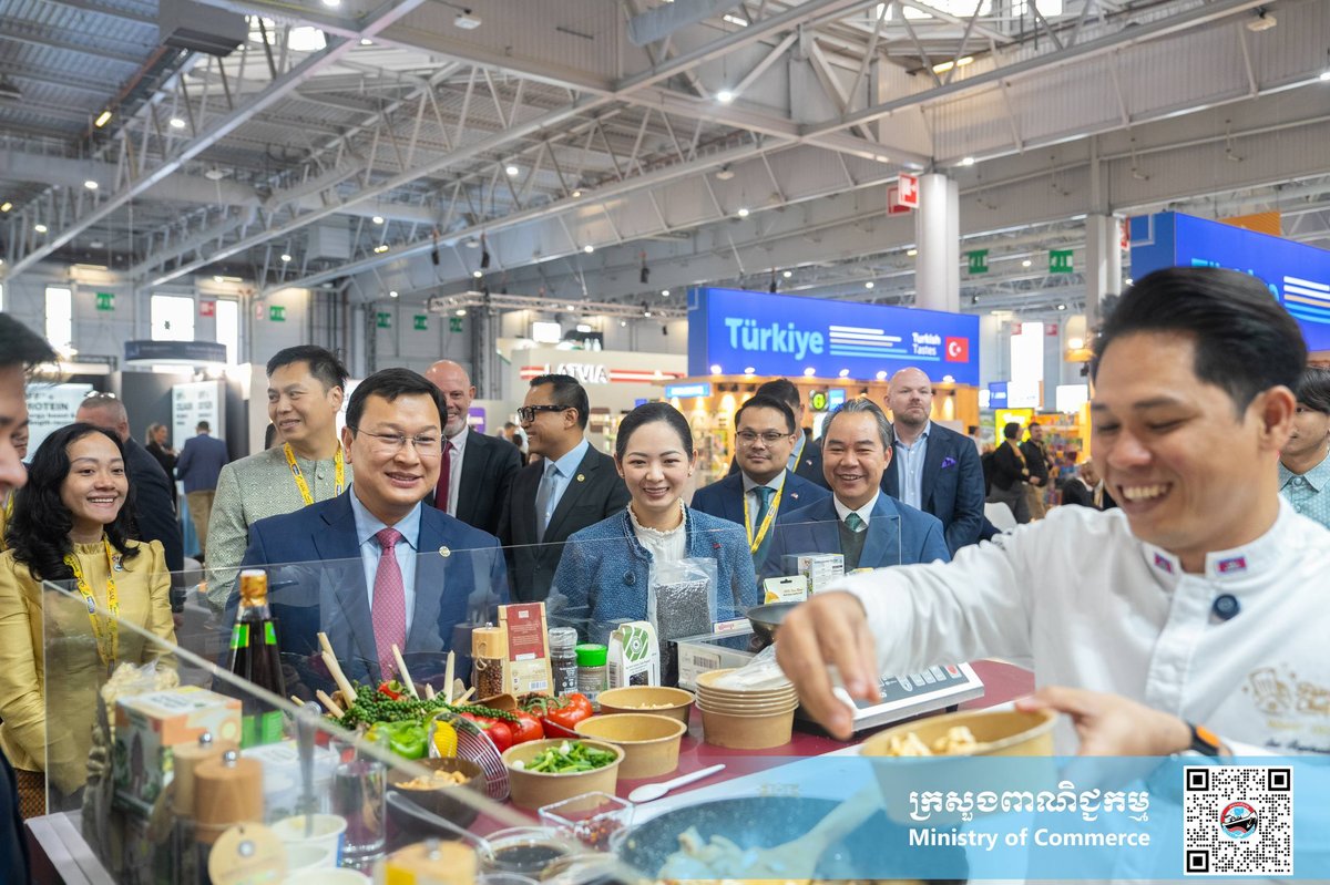 柬埔寨商务部部长出席巴黎SIAL食品展 推广农产品