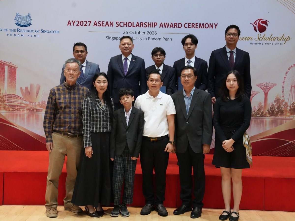 两名柬埔寨高中生获2027东盟奖学金 赴新加坡就读