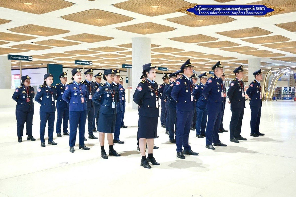 德崇国际机场警务部举行升旗仪式 强化内部纪律