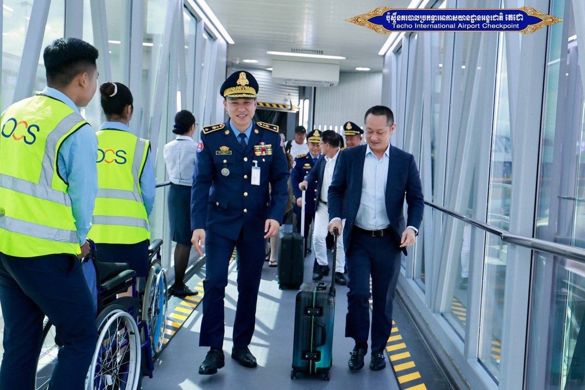 移民总局局长苏瓦纳出席东盟会议后返抵金边