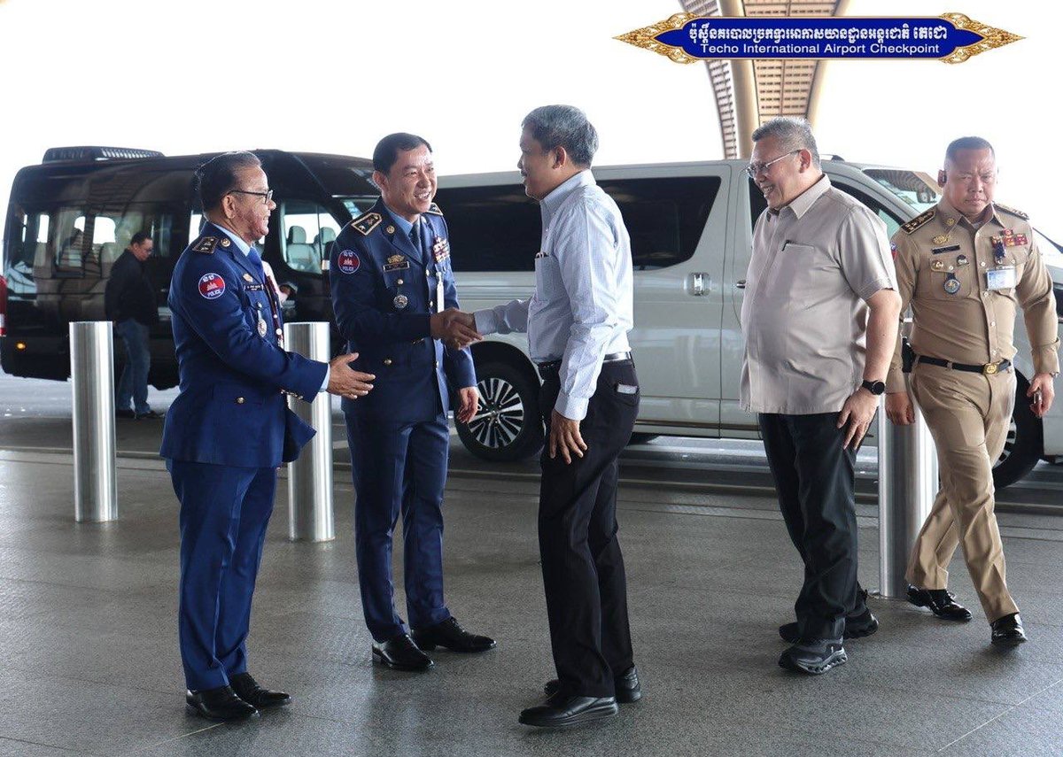 印尼移民局代表团访问德崇国际机场,与柬埔寨移民总局官员交流边