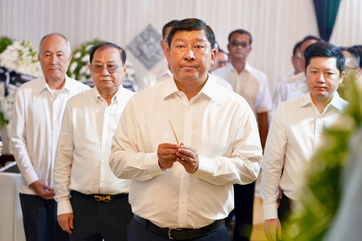 国土规划部代表团出席副国务秘书母亲葬礼