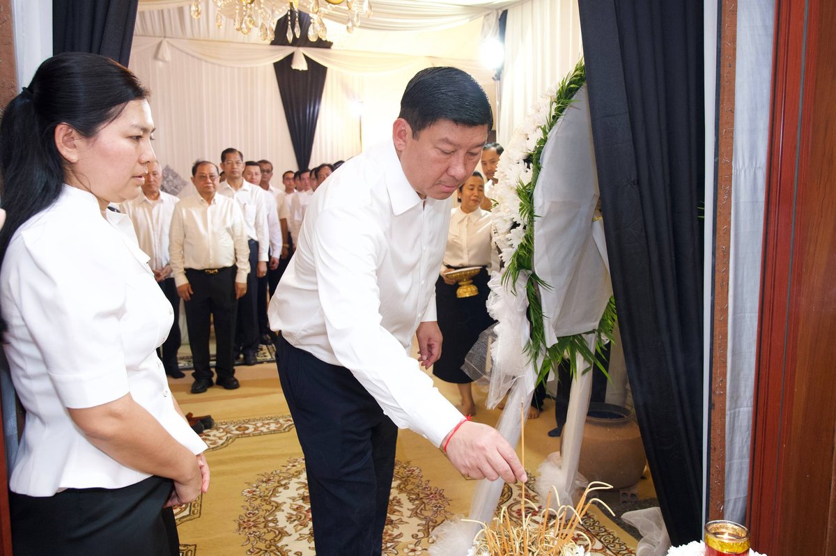 国土规划部代表团出席副国务秘书母亲葬礼