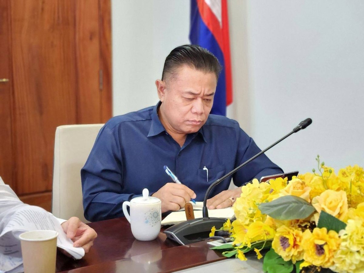 国土规划与建设部国务秘书劳迪比和拉维拉主持会议，讨论建筑材料