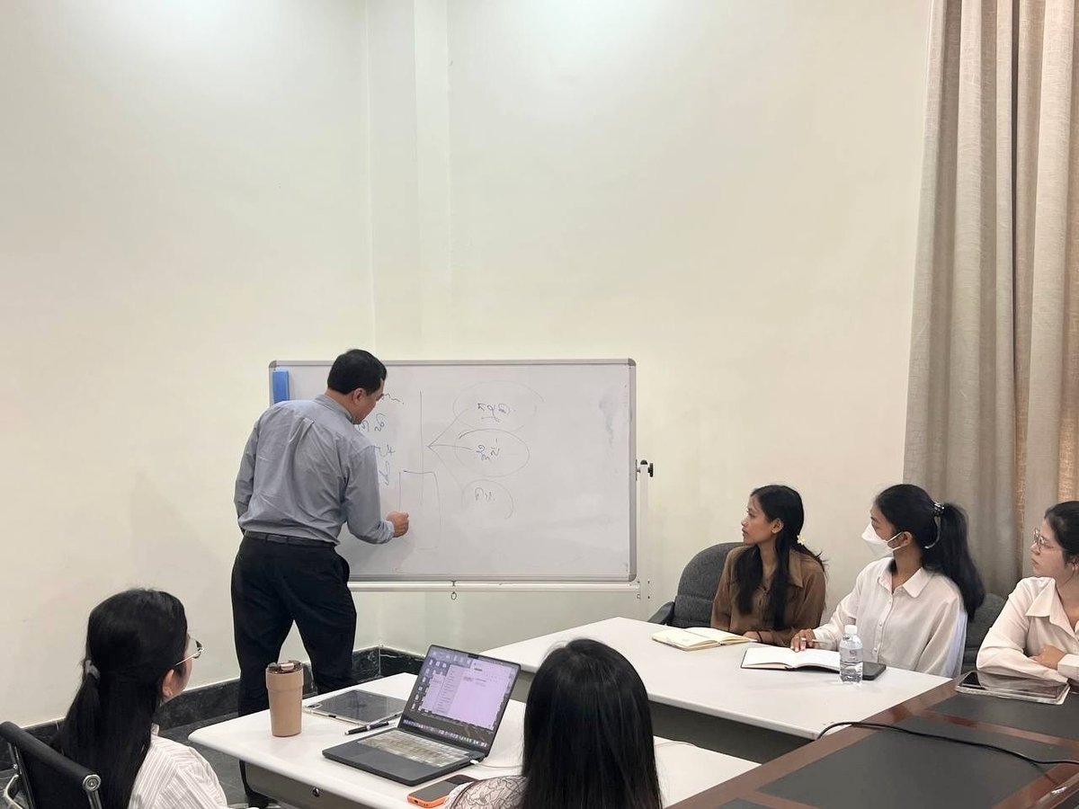 国土规划部高层官员近日为实习生及志愿者开展土地利用规划及城市
