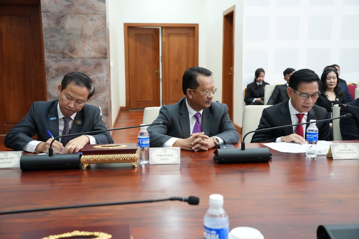 国土规划部与Kampot Cement签署协议 规范建筑标准