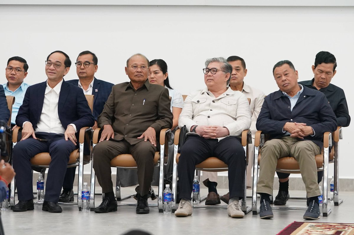 西港表彰优秀毕业生 强调人力资源建设对国家发展重要性