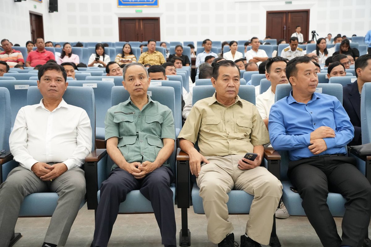 西港表彰优秀毕业生 强调人力资源建设对国家发展重要性