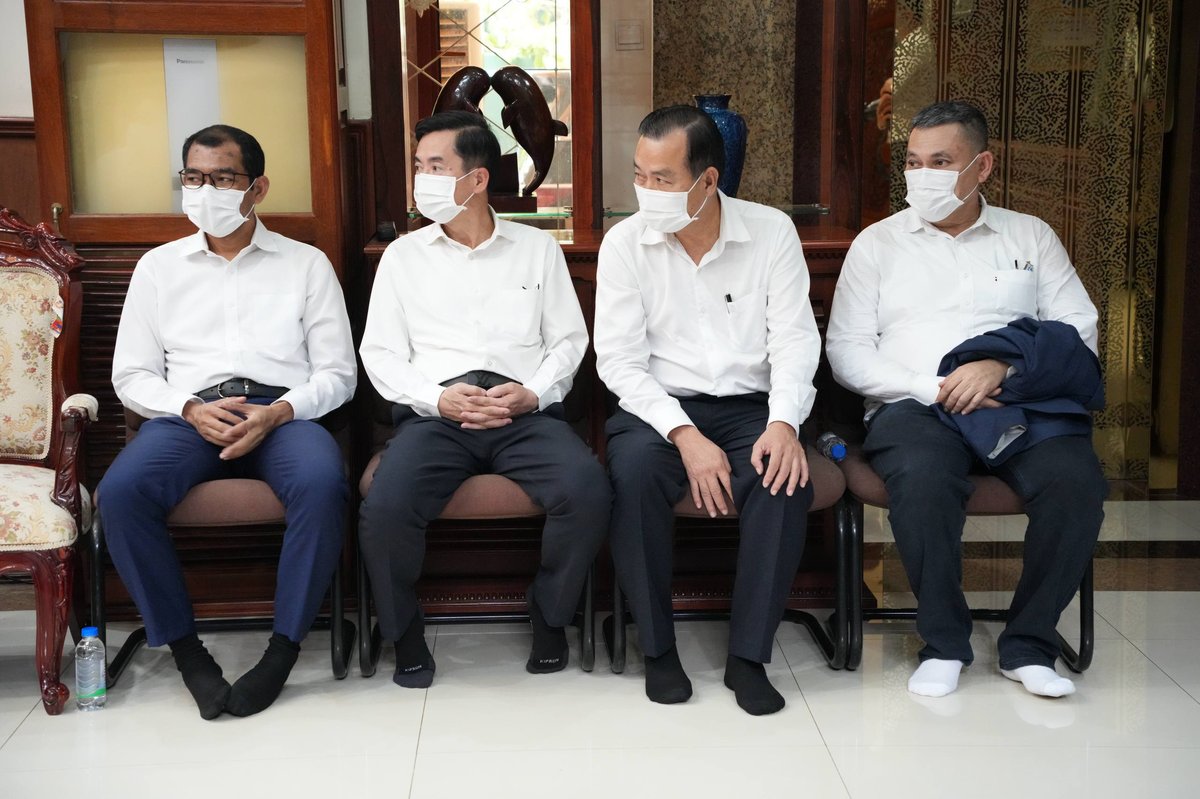 赛松安率土地管理部高层探望前部长英春林