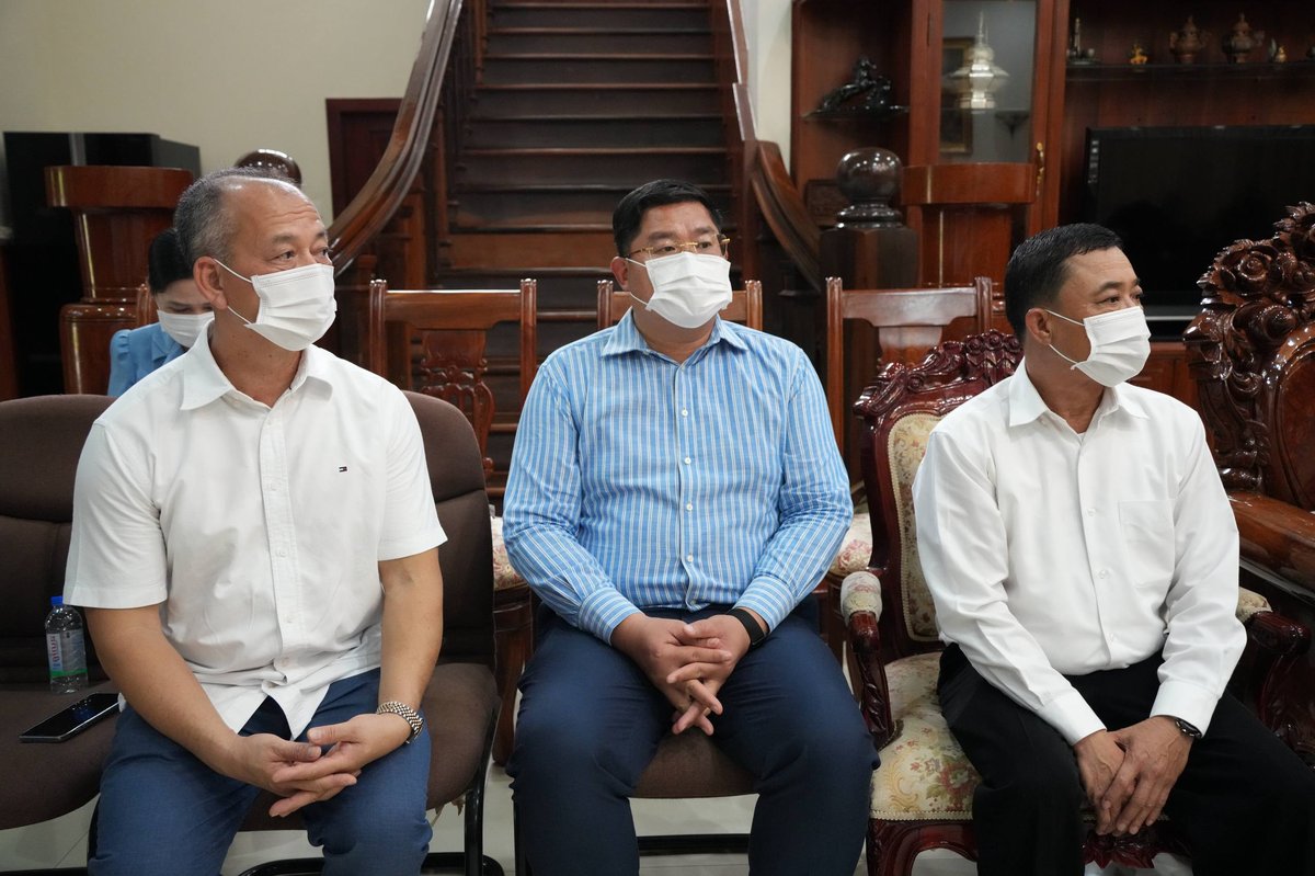赛松安率土地管理部高层探望前部长英春林