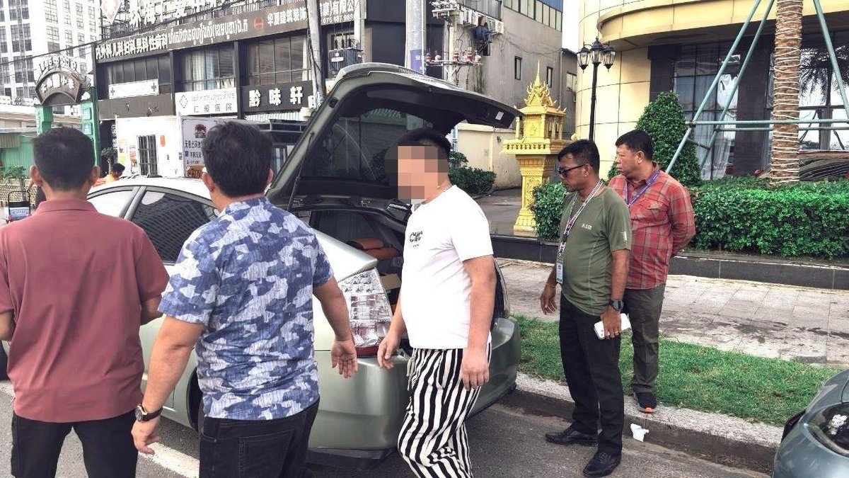西港一名中国男子因使用伪基站群发短信被捕