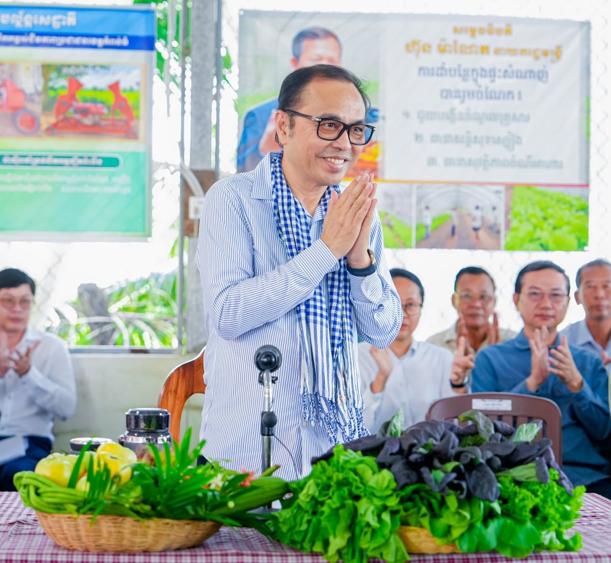 副总理旺西维索前往磅通省调研农业社区,旨在落实提升当地民众生