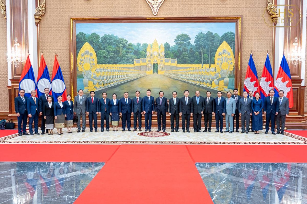 洪森会见老挝青年联盟代表 深化两国党际青年交流
