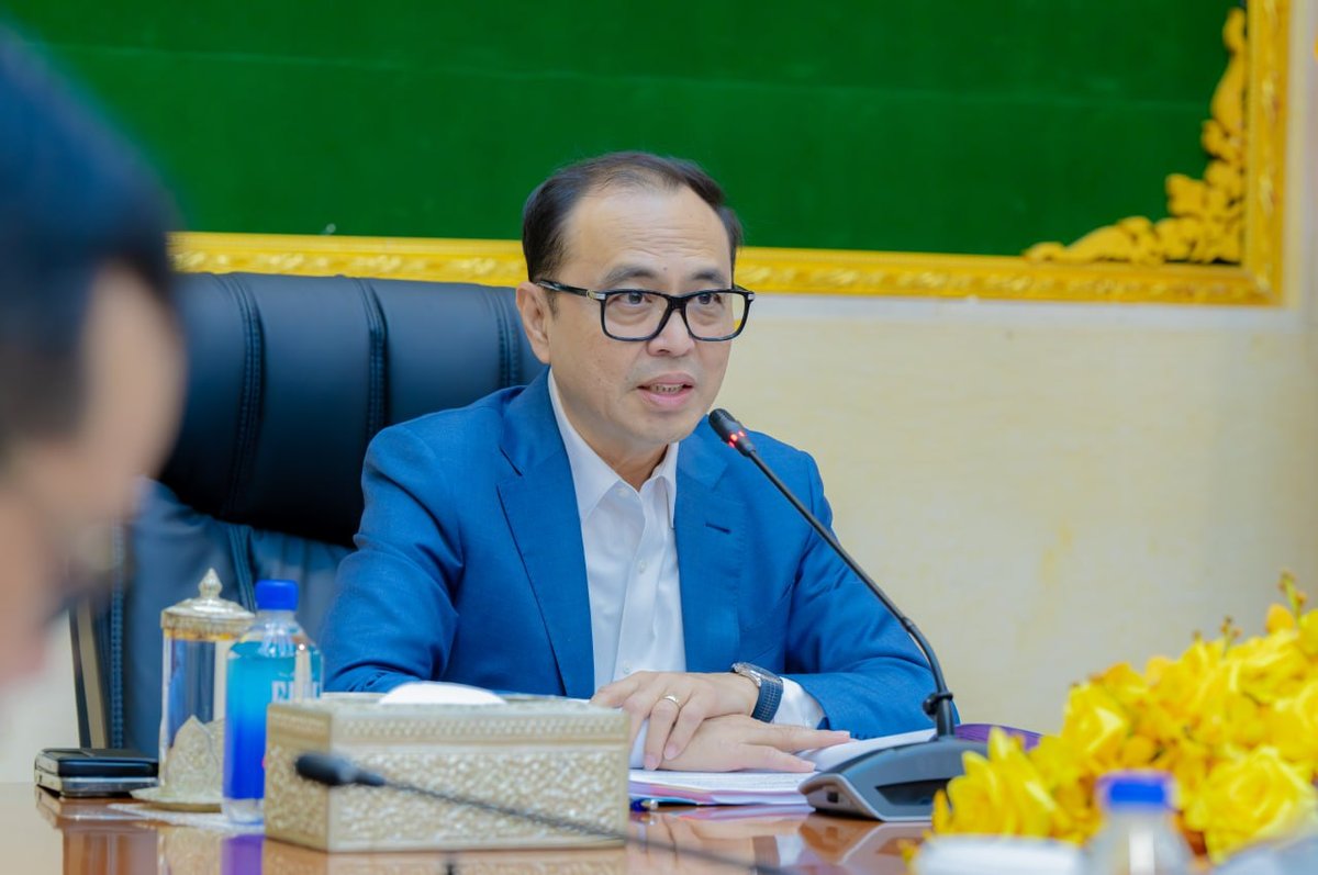 副总理旺西维索主持内阁办公厅内部会议