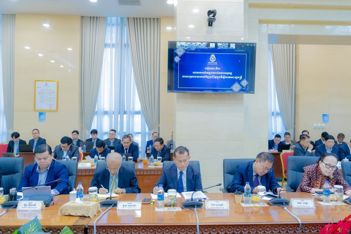 副总理旺西维索主持内阁办公厅内部会议