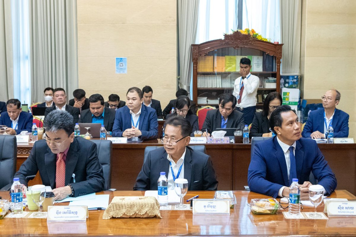 副总理旺西维索主持内阁办公厅内部会议