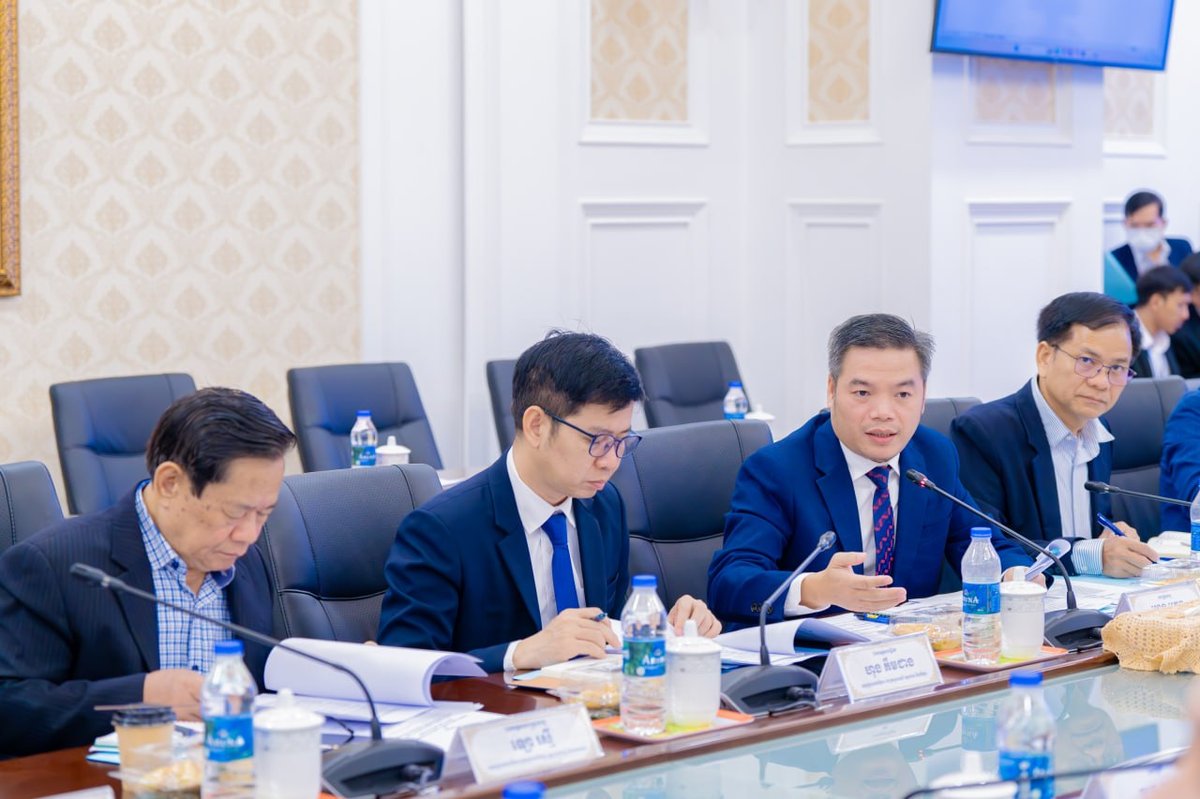 柬埔寨国家理事会召开教授职称评审会议 推动学术评价