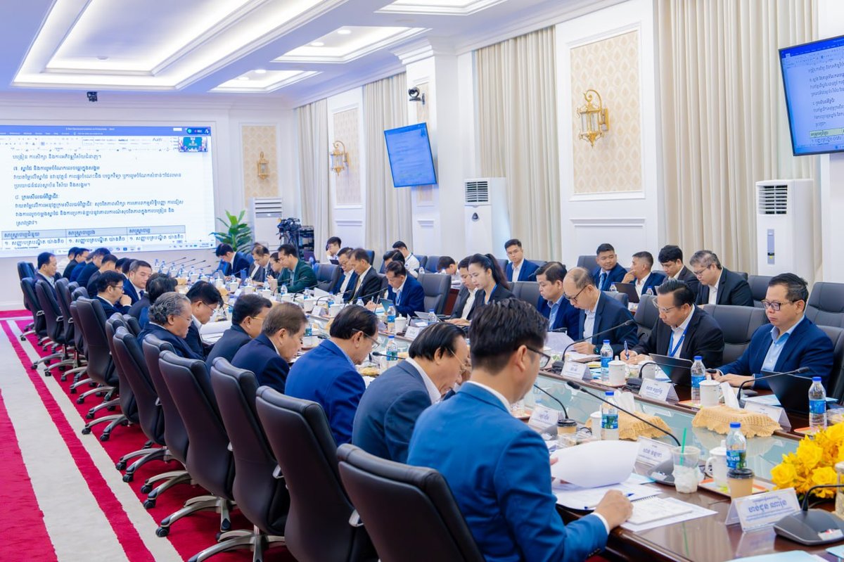 柬埔寨国家理事会召开教授职称评审会议 推动学术评价