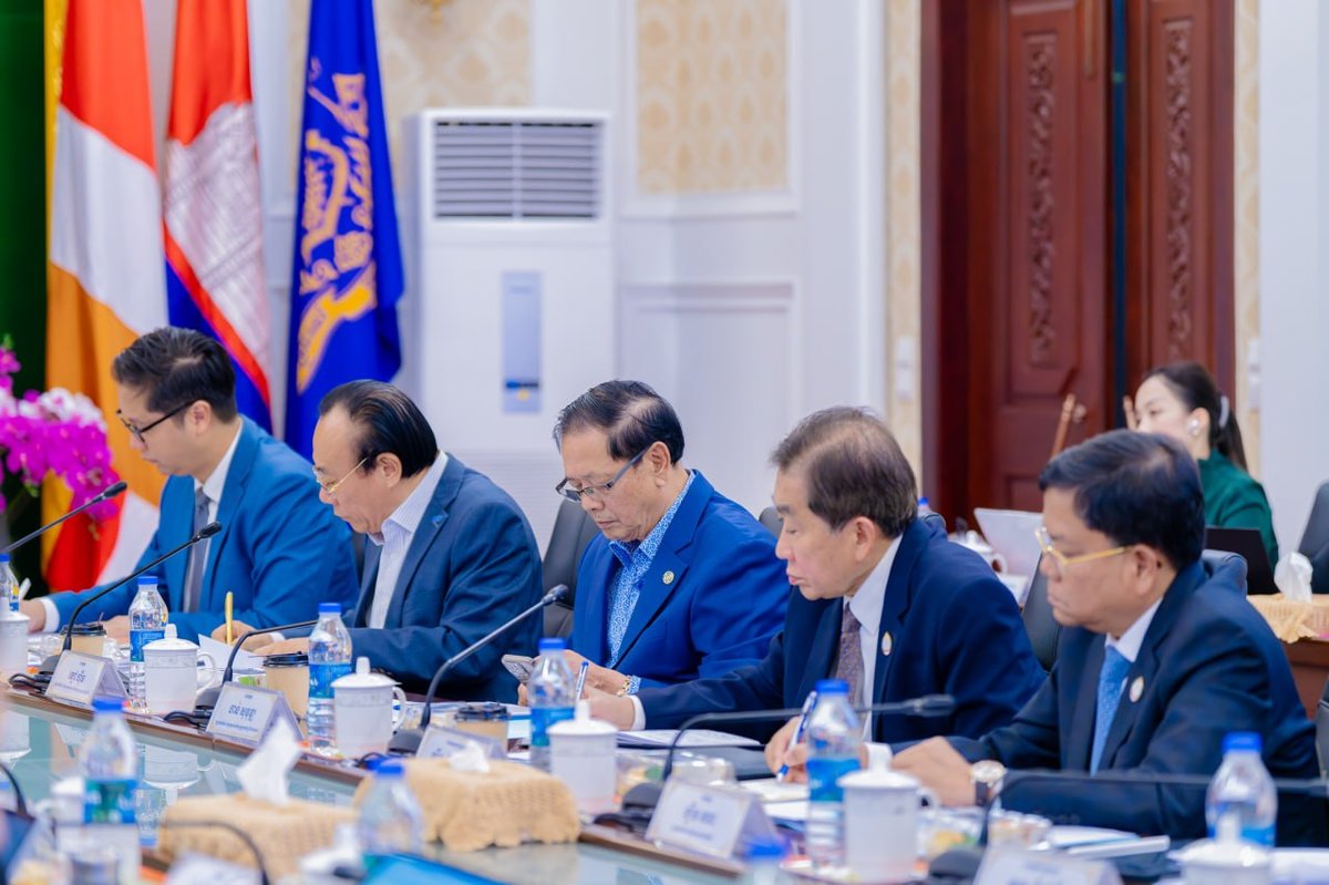 柬埔寨国家理事会召开教授职称评审会议 推动学术评价