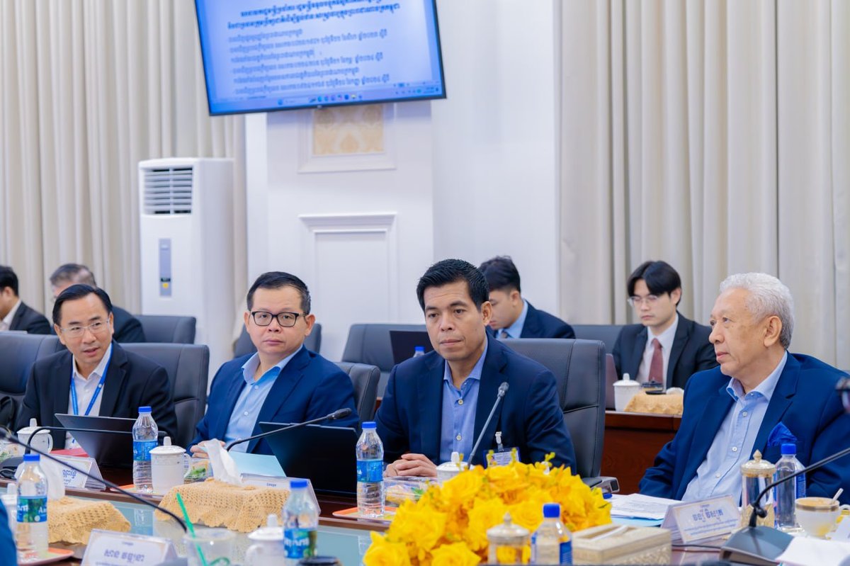 柬埔寨国家理事会召开教授职称评审会议 推动学术评价