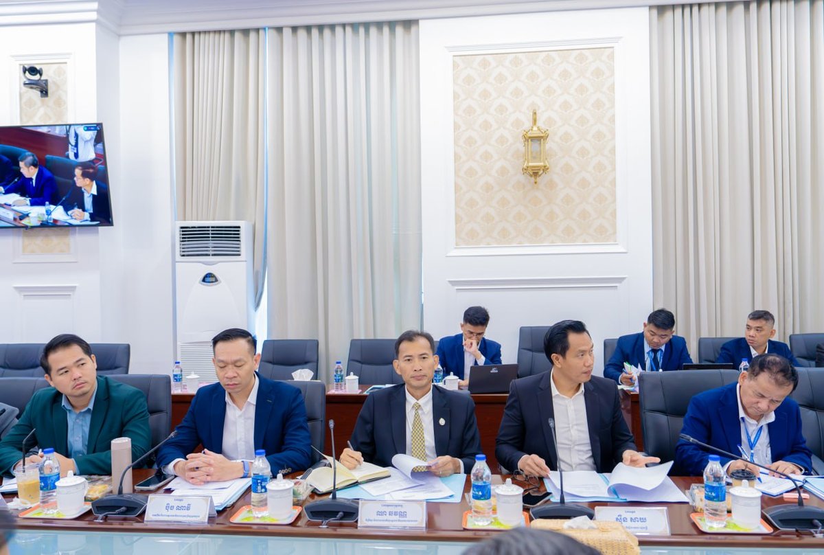 柬埔寨国家理事会召开教授职称评审会议 推动学术评价