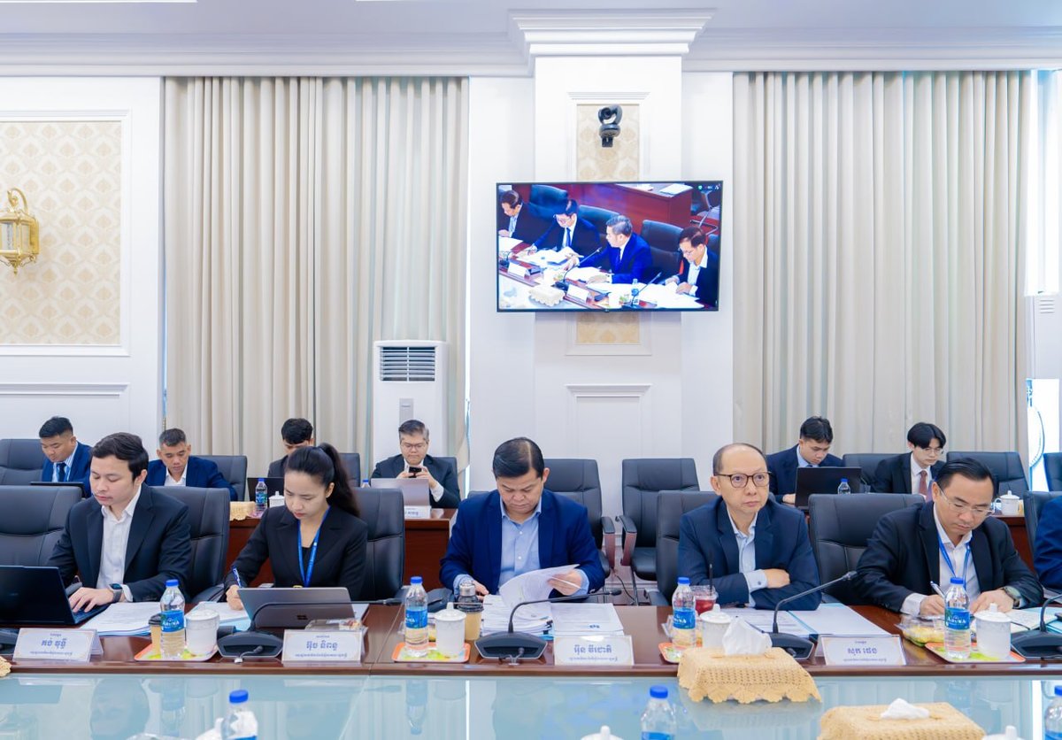 柬埔寨国家理事会召开教授职称评审会议 推动学术评价