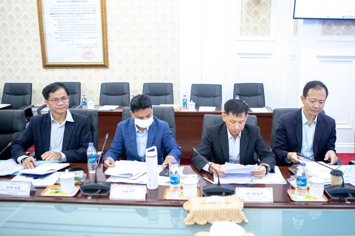柬埔寨国家理事会召开教授职称评审会议 推动学术评价