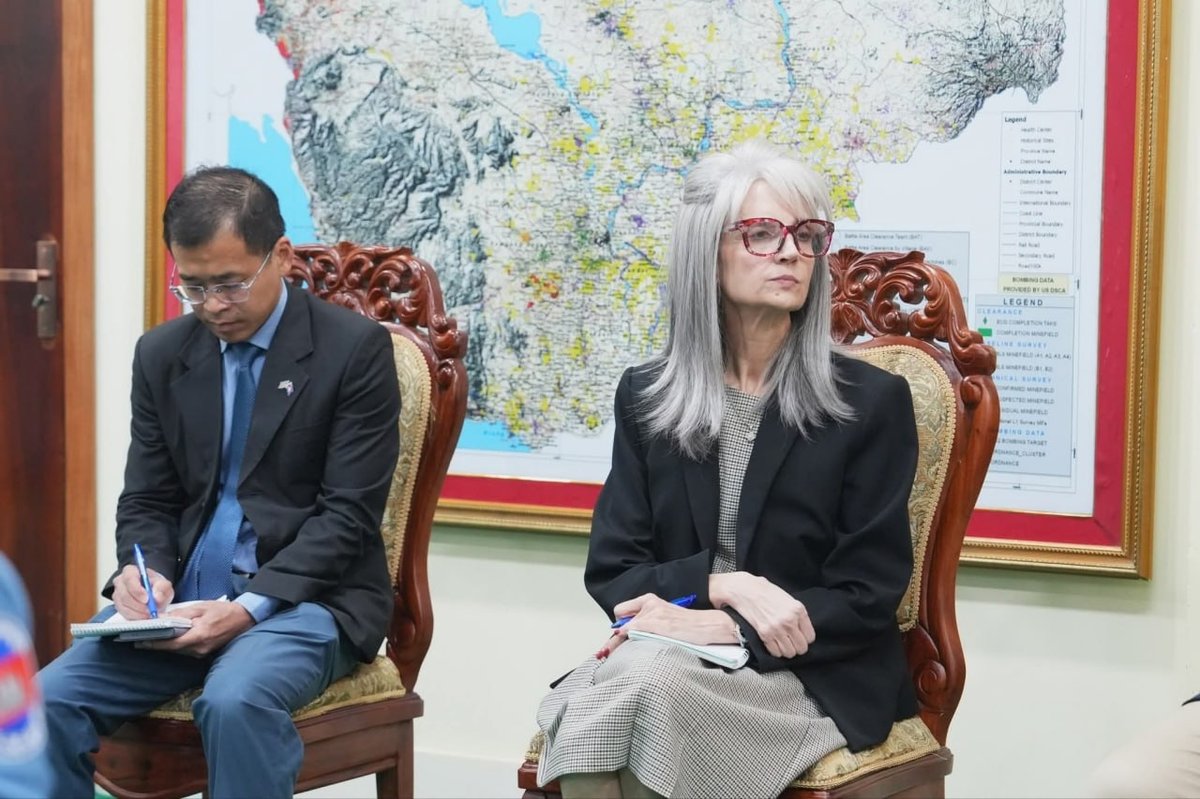 柬埔寨排雷中心向美国代表团通报集束弹遗留危害