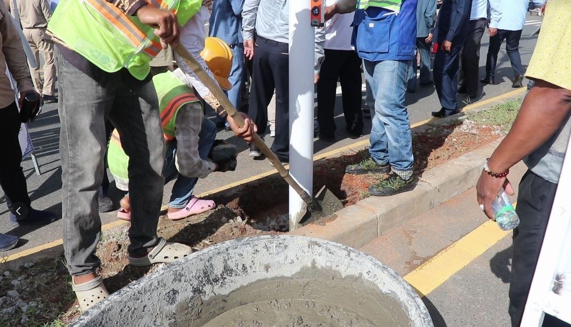 磅清扬省开始在5号公路沿线安装太阳能路灯,覆盖从实居省边界至