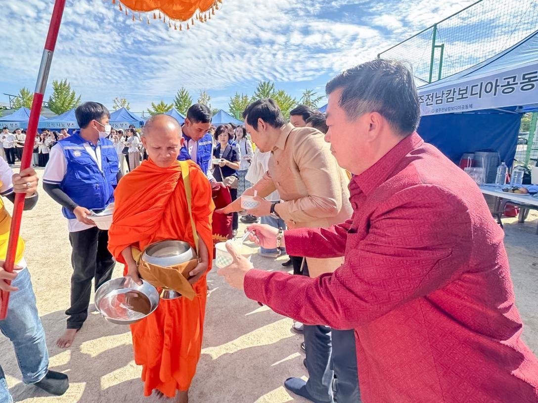 劳工部在韩慰问2500名柬籍劳工 强调守法