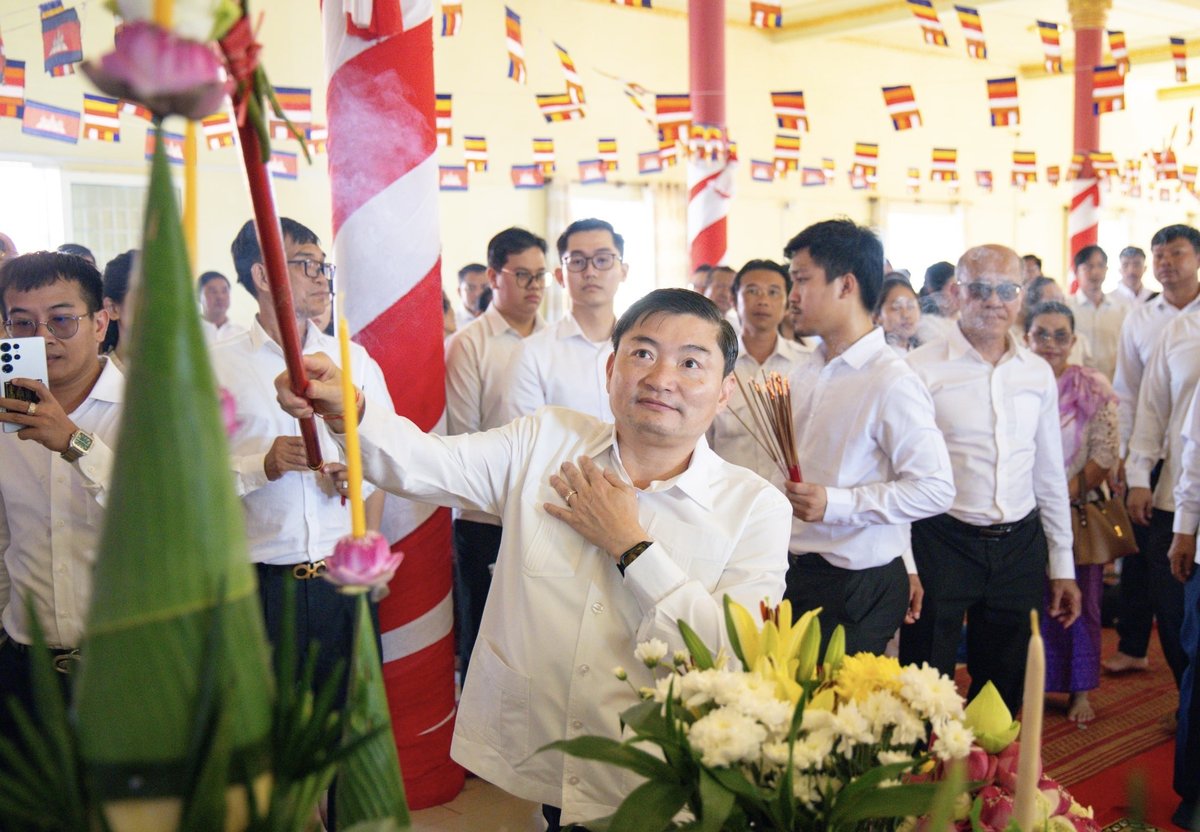 劳工部部长恒索出席波森芷区亡人节诵经仪式