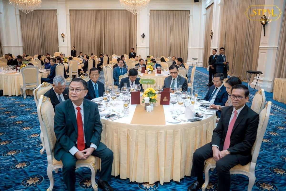 洪玛奈总理在和平大厦设宴接待越南总理