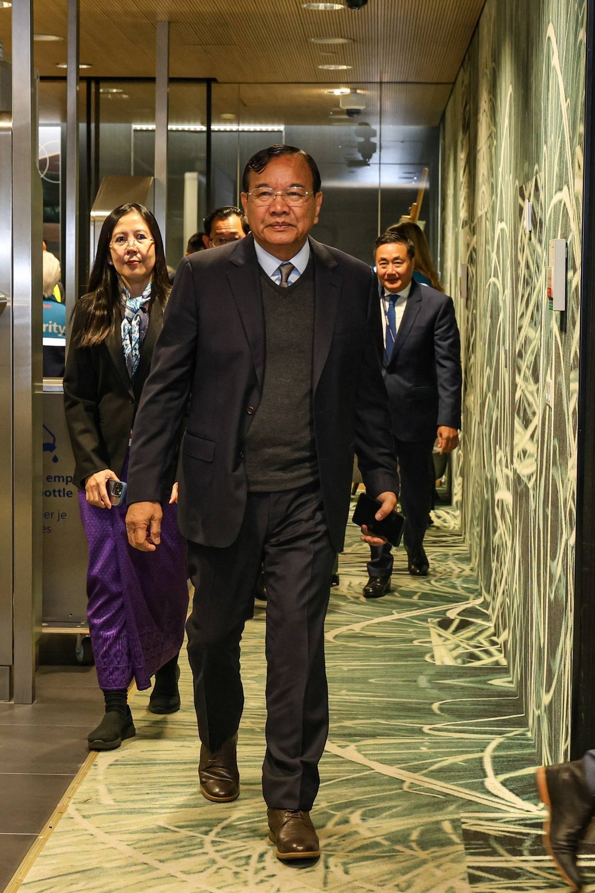 布拉索昆赴荷兰参加柬泰海事争端调解会议