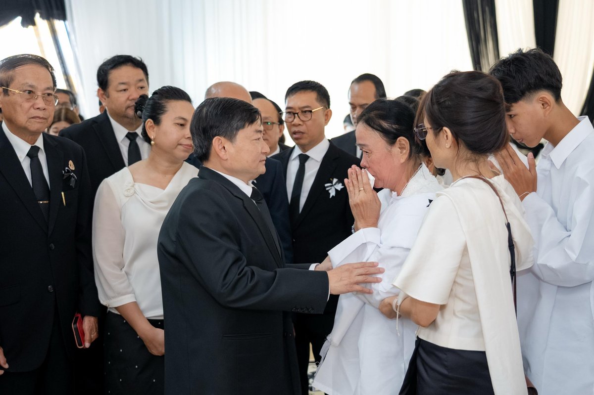 柬埔寨劳工部部长悼念已故国务秘书胡武迪
