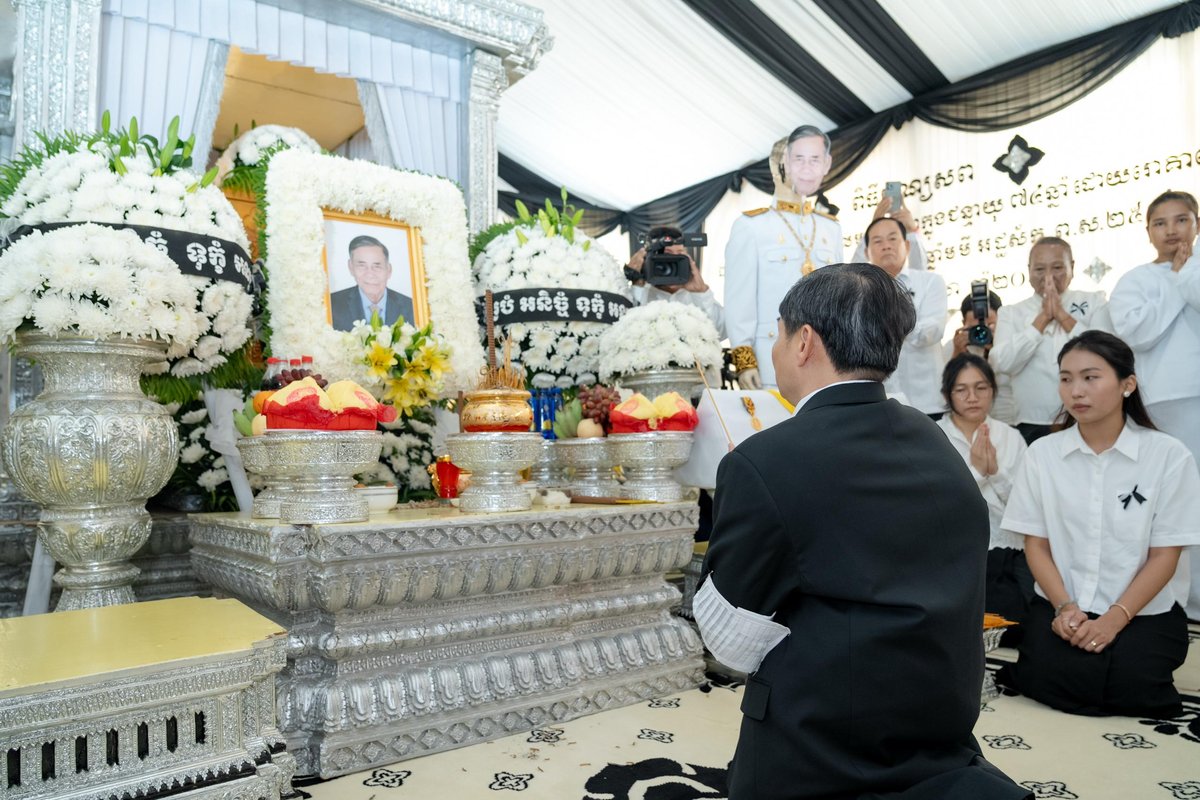 柬埔寨劳工部部长悼念已故国务秘书胡武迪