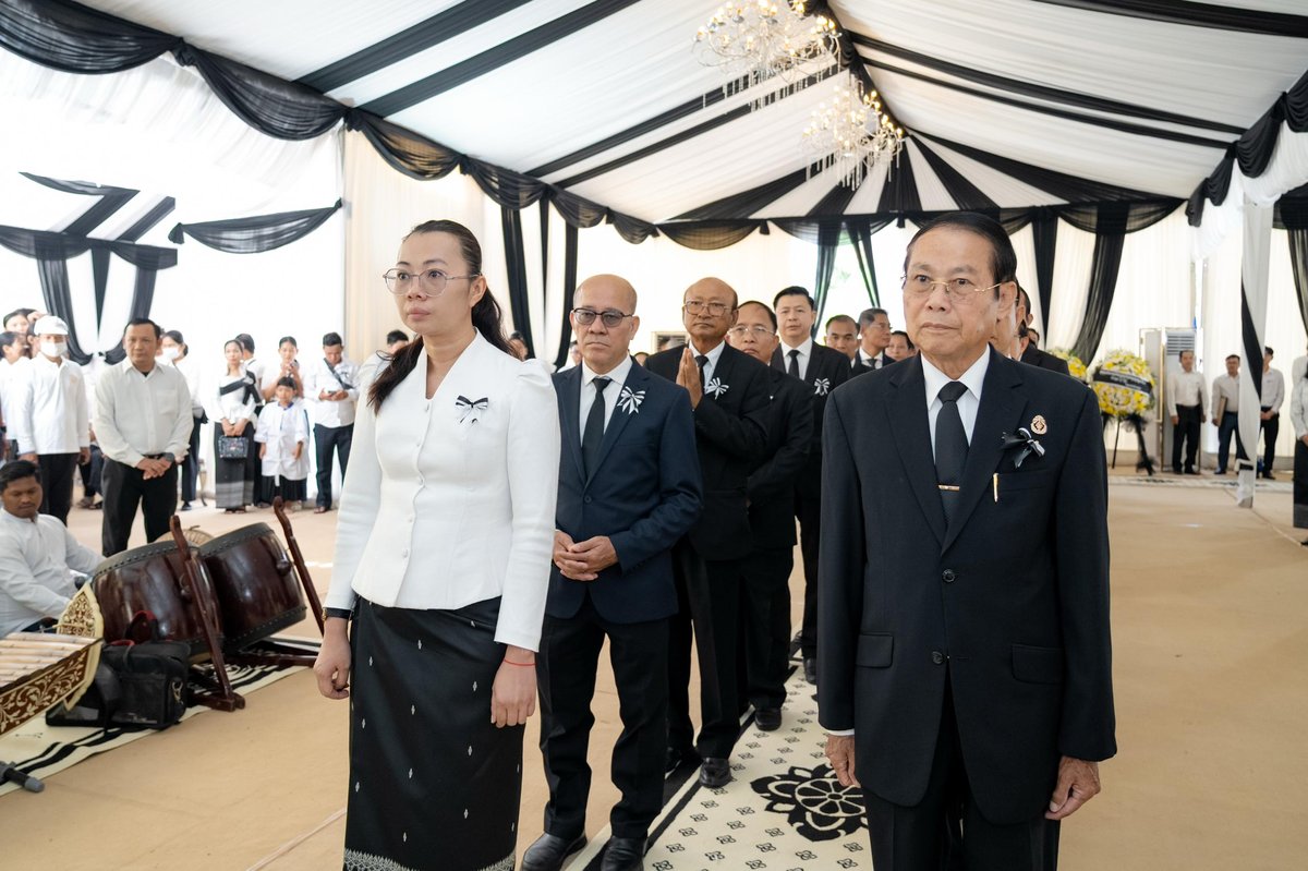 柬埔寨劳工部部长悼念已故国务秘书胡武迪