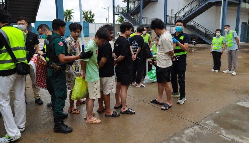 柬埔寨遣返90名涉诈中国公民 严打非法居留工作