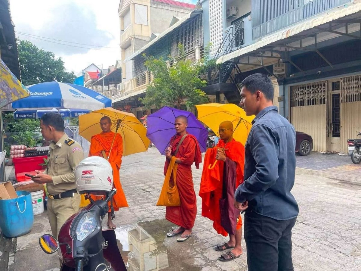 金边森速区警方抓获3名假僧侣 涉嫌非法化缘