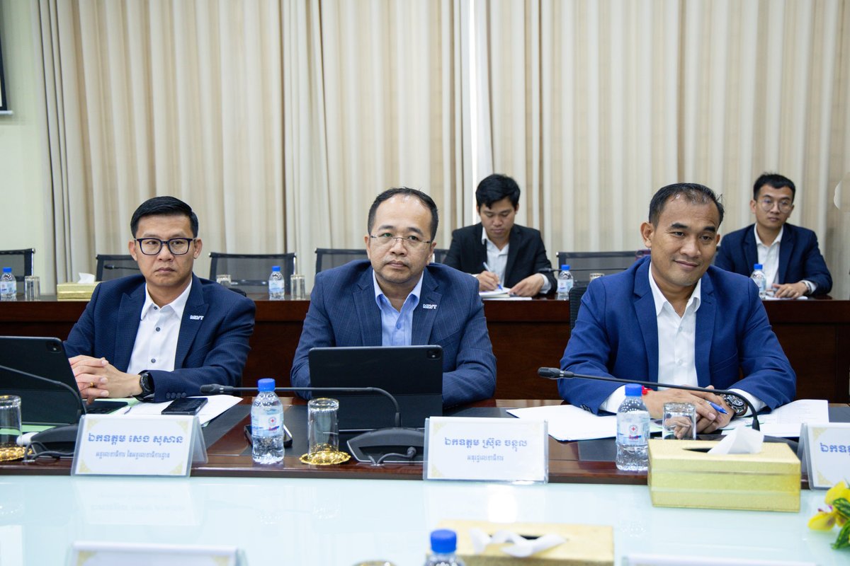 劳工部部长恒索会见SSEAYP青年代表,鼓励其为明年柬埔寨主