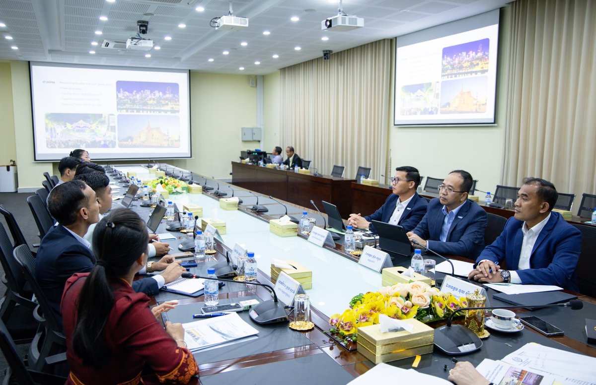 劳工部部长恒索会见SSEAYP青年代表,鼓励其为明年柬埔寨主