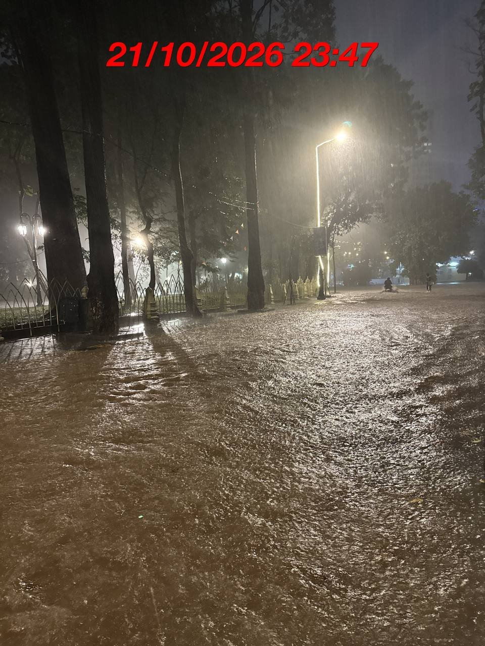 金边塔仔山周边强降雨引发严重积水