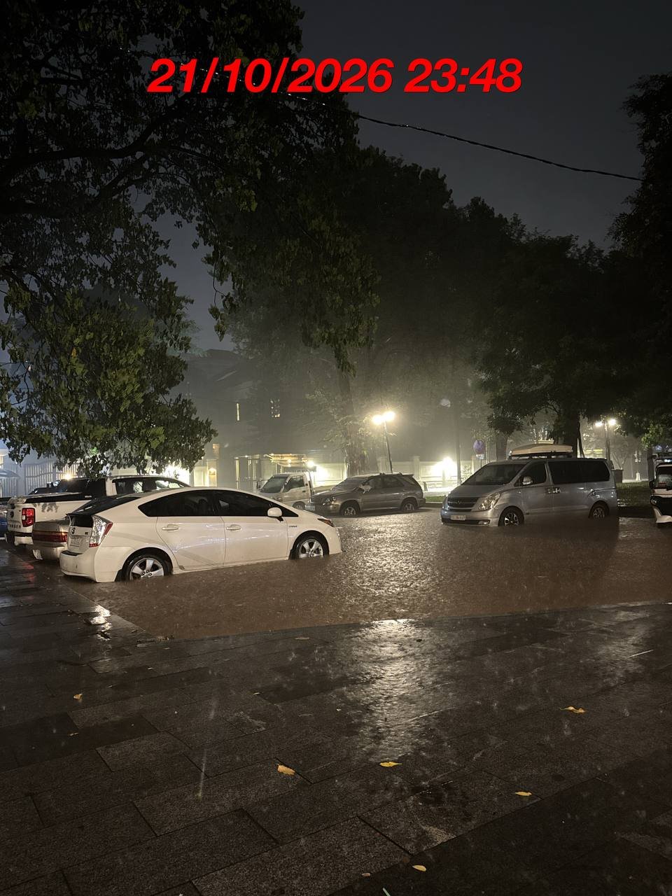 金边塔仔山周边强降雨引发严重积水