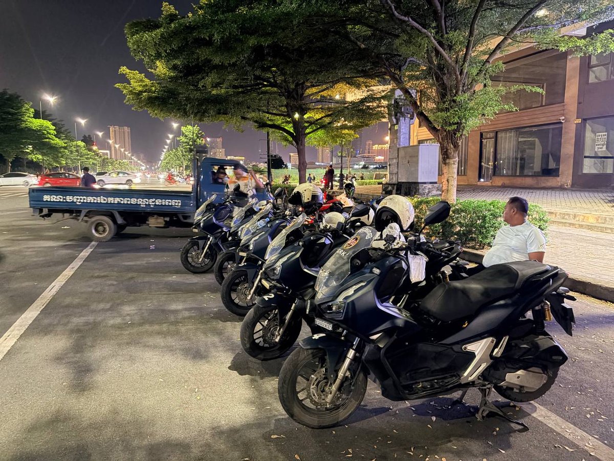 隆边区警方于10月24日晚在万景岗区域采取行动,查获多名非法