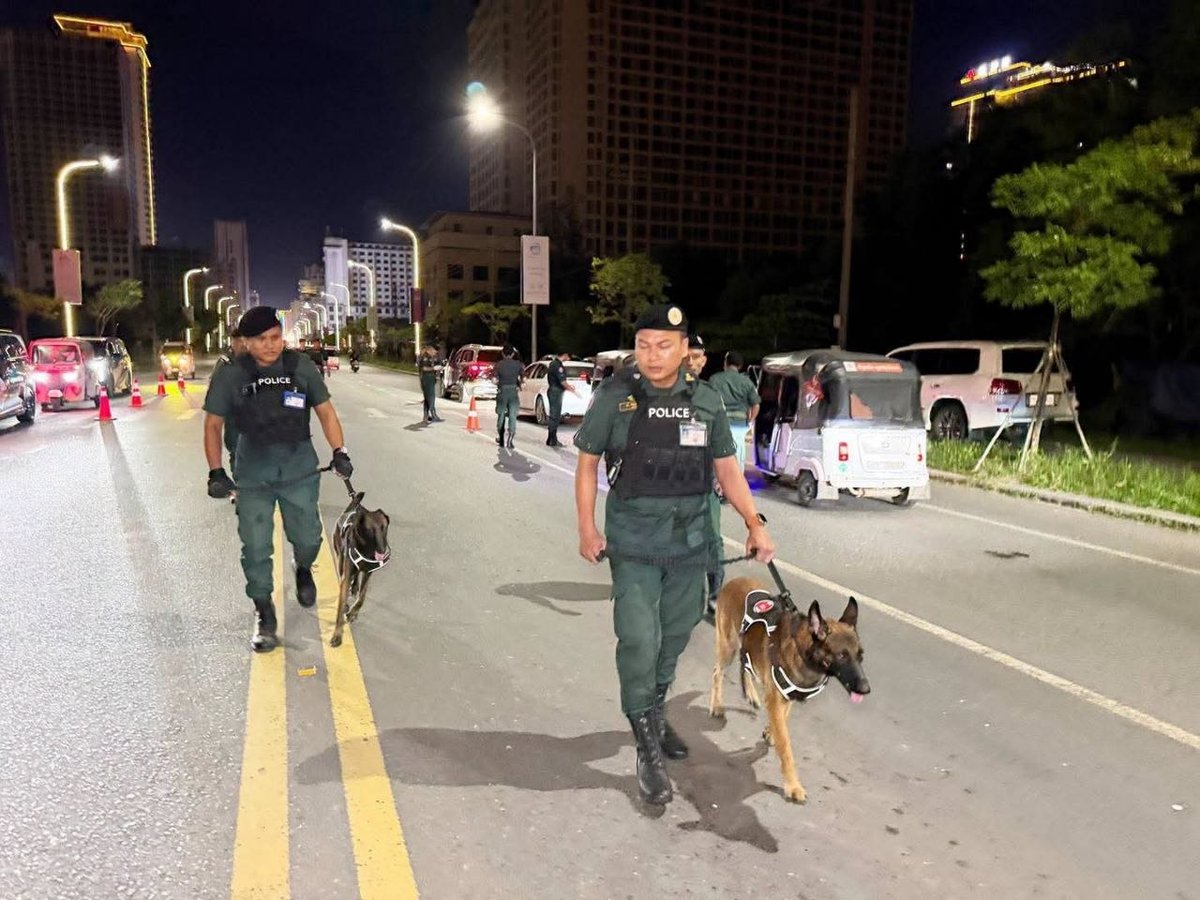 西港警方夜间携警犬巡查 排查武器爆炸物强化治安