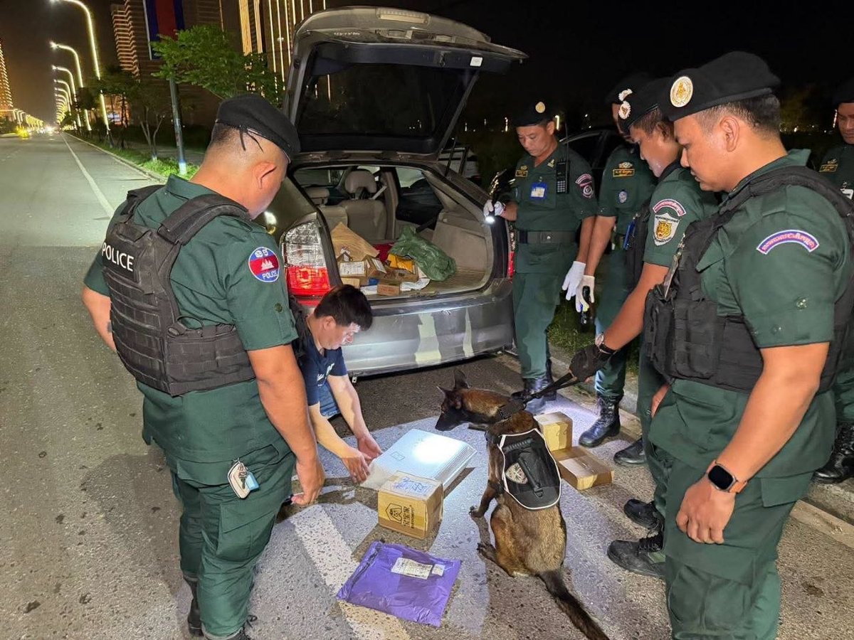 西港警方夜间携警犬巡查 排查武器爆炸物强化治安