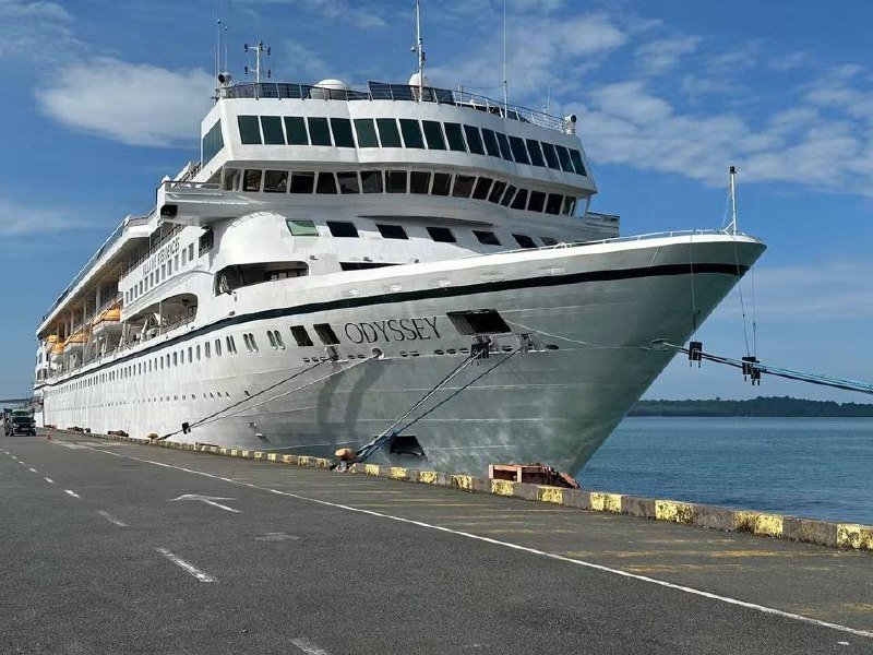西港邮轮燃油耗尽滞留 旅游部长现场协调 游客安置酒店