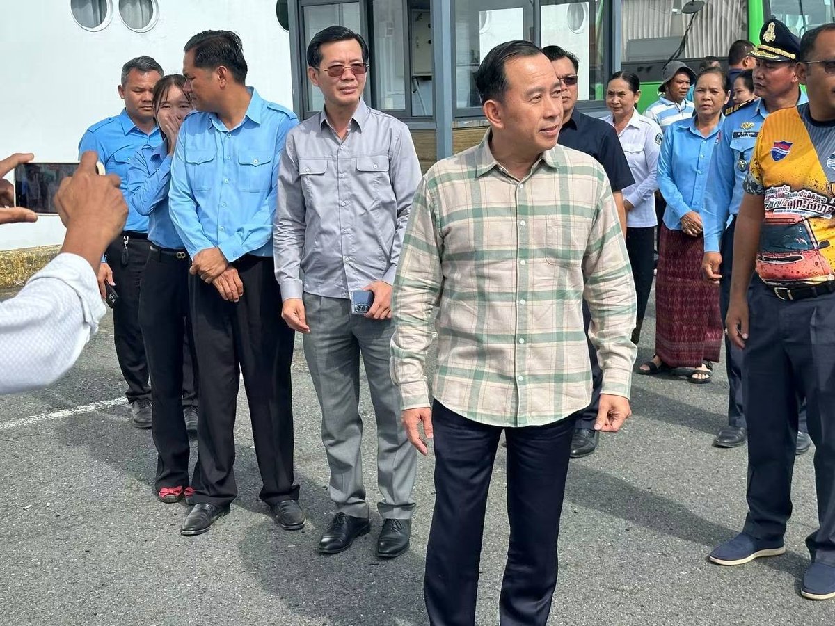 西港邮轮燃油耗尽滞留 旅游部长现场协调 游客安置酒店