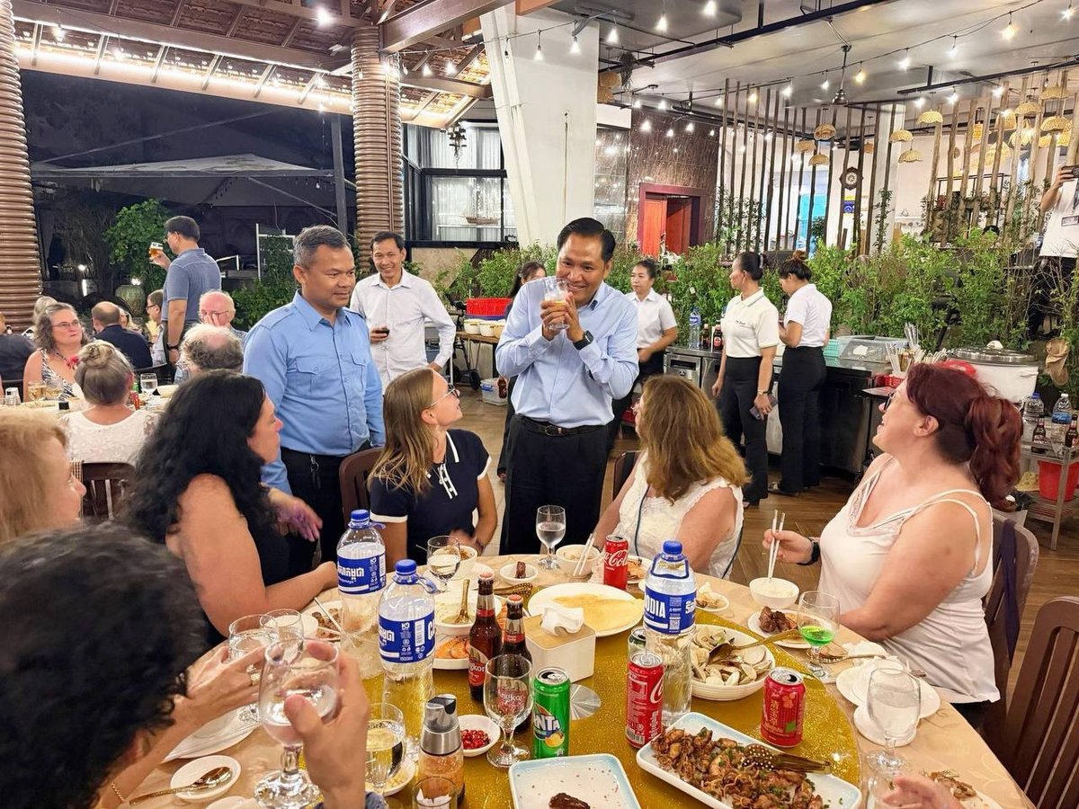 西港新海滩餐厅设宴接待Villa Vie Odyssey邮轮